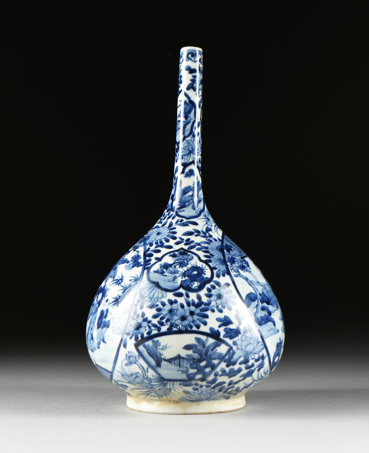 A QING DYNASTY BLUE AND WHITE PORCELAIN BOTTLE VASE, SHIPWRECK ARTIFACT, ATTRIBUTED TO THE KANGXI - Image 6 of 8