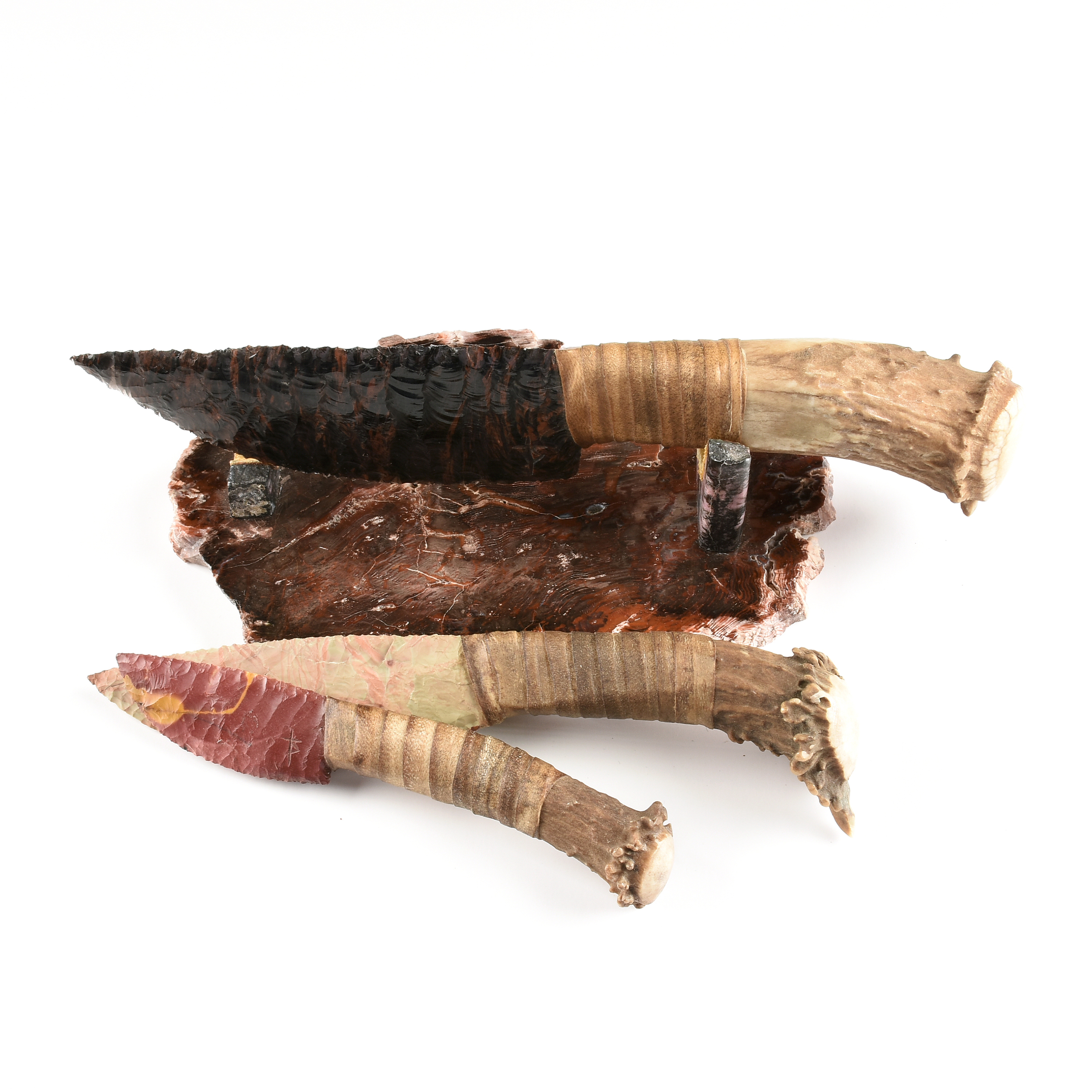 A GROUP OF THREE AMERICAN CARVED FLINT AND AGATE HORN KNIVES WITH ONE STAND, BY PAUL E SMITH, - Image 2 of 6