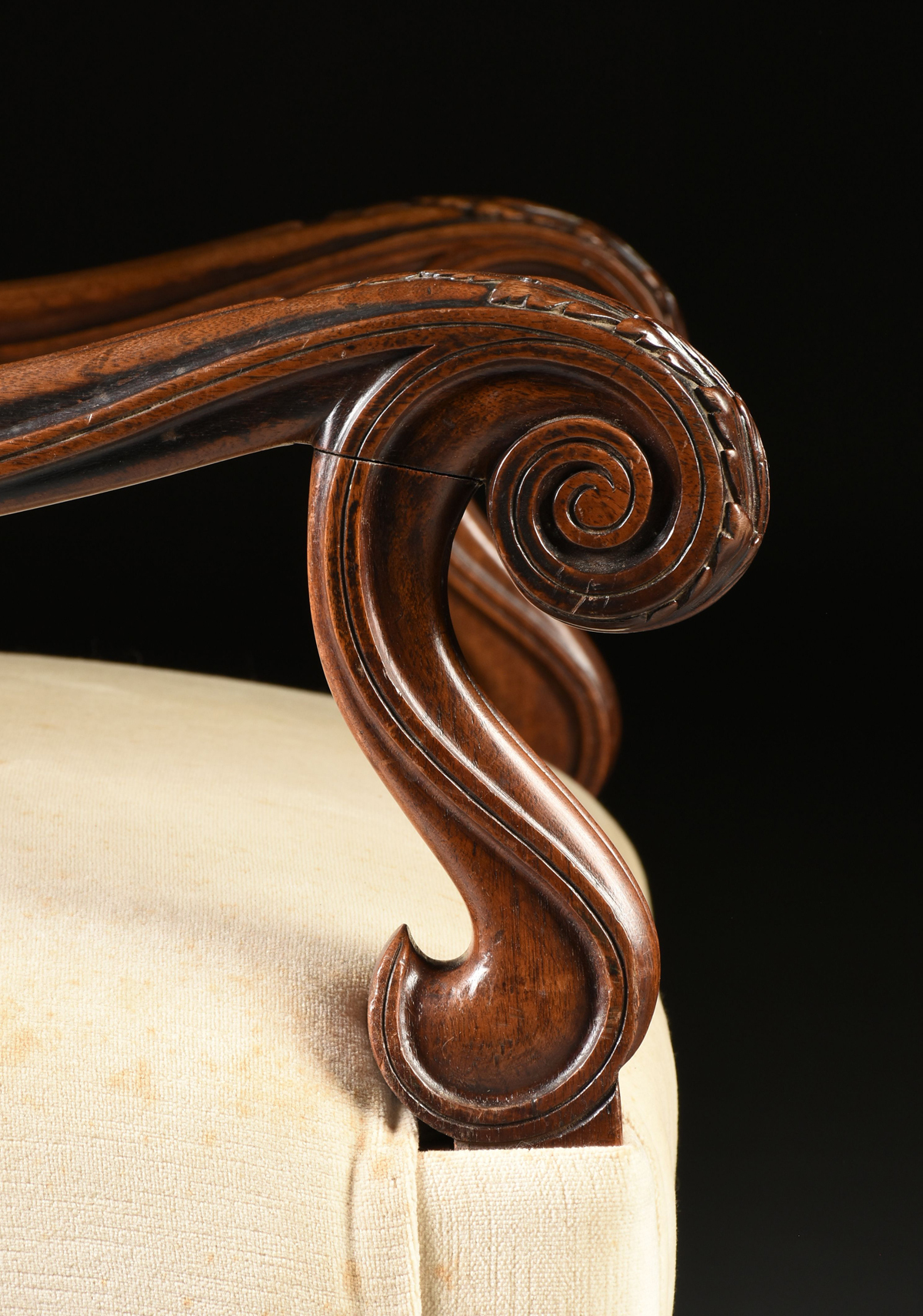 A LOUIS XIV STYLE VELVET UPHOLSTERED AND CARVED WALNUT ARMCHAIR, LATE 19TH/EARLY 20TH CENTURY, the - Image 7 of 10