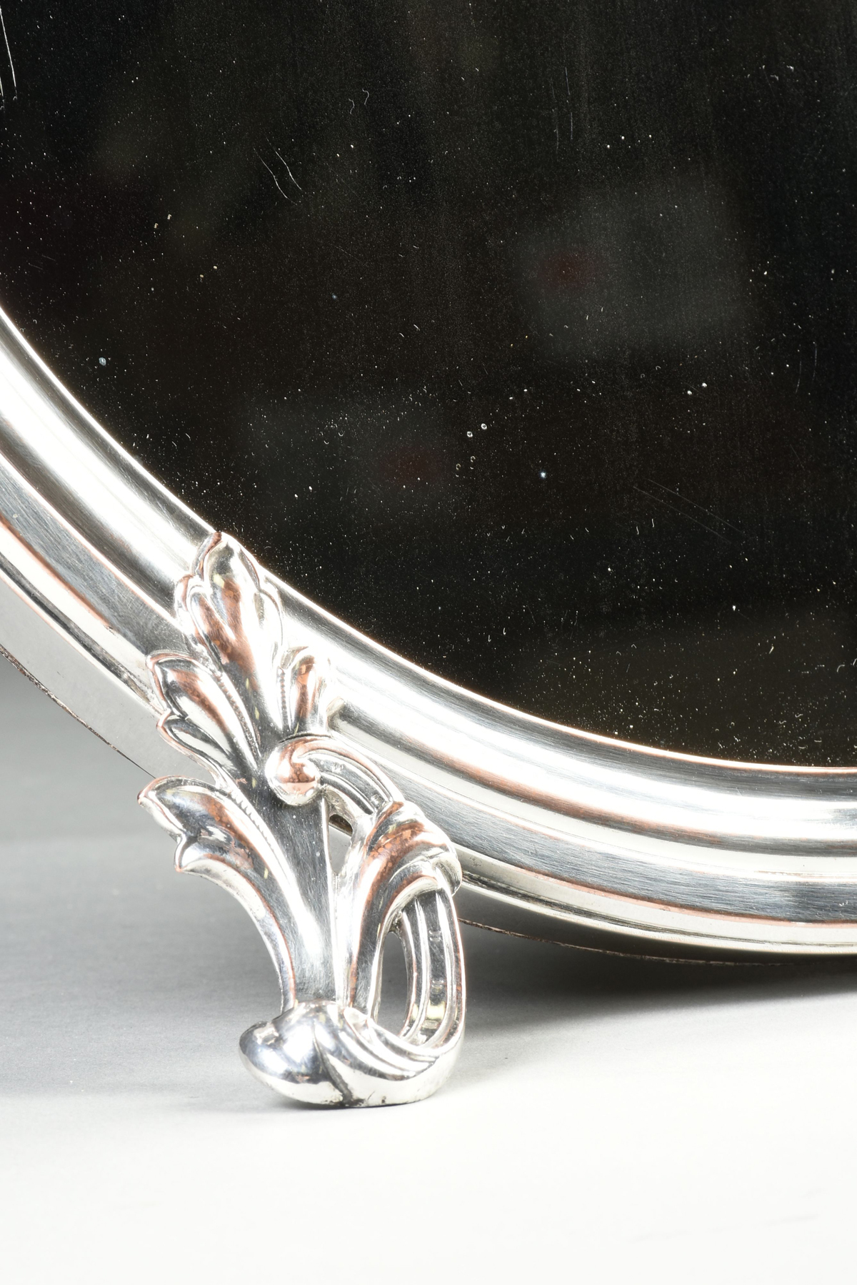 A ROCOCO REVIVAL SILVERPLATED TABLE TOP MIRROR, POSSIBLY ENGLISH, LATE 19TH CENTURY, the oval - Image 4 of 5