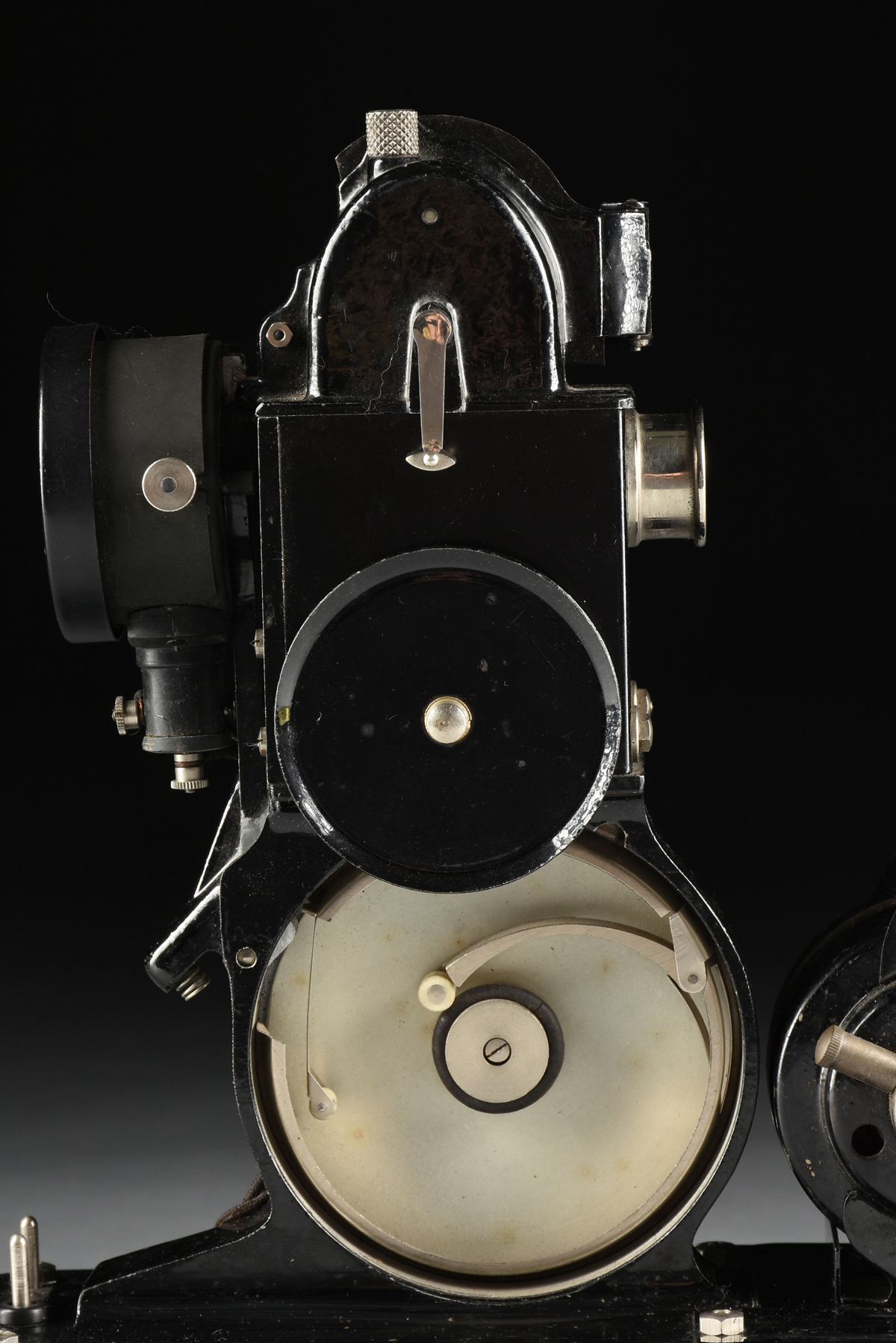 A FRENCH CINEMA PATHÉ BABY 9.5MM AMATURE MOVIE PROJECTOR WITH MOTOR, 1922-1935, enameled metal with - Image 10 of 13