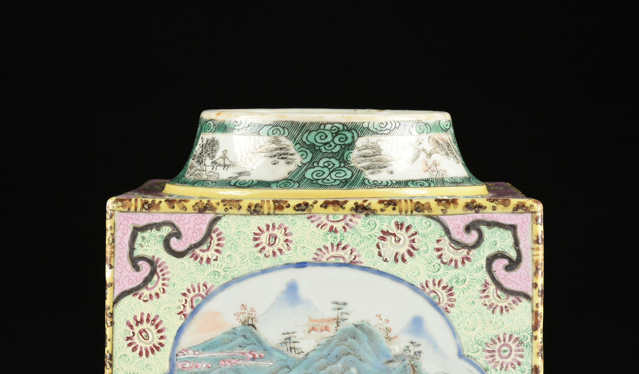 A CHINESE EXPORT FAMILLE ROSE SQUARE PORCELAIN JAR, 20TH CENTURY, the circular rim on a short neck - Image 3 of 8