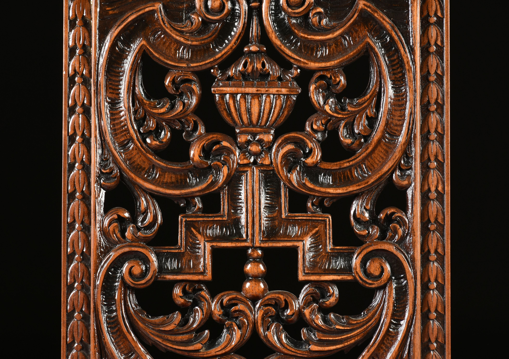 A CHARLES II STYLE CARVED WALNUT AND RED LEATHER UPHOLSTERED SIDE CHAIR, LATE 19TH/EARLY 20TH - Image 4 of 12
