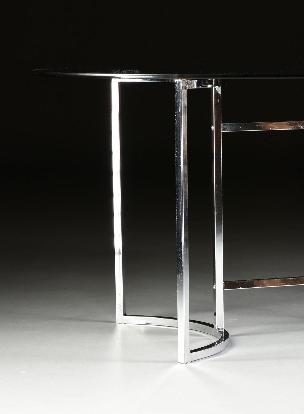 A MID CENTURY MODERN SMOKEY GLASS TOP CHROMED STEEL TABLE, AFTER MILO BAUGHMAN, MID/LATE 20TH - Image 5 of 6