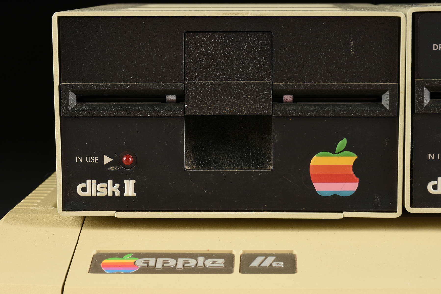 AN APPLE IIe COMPUTER WITH TWO DISK II FLOPPY DISK DRIVES, 1983, comprising the model AA 11040B - Image 3 of 11