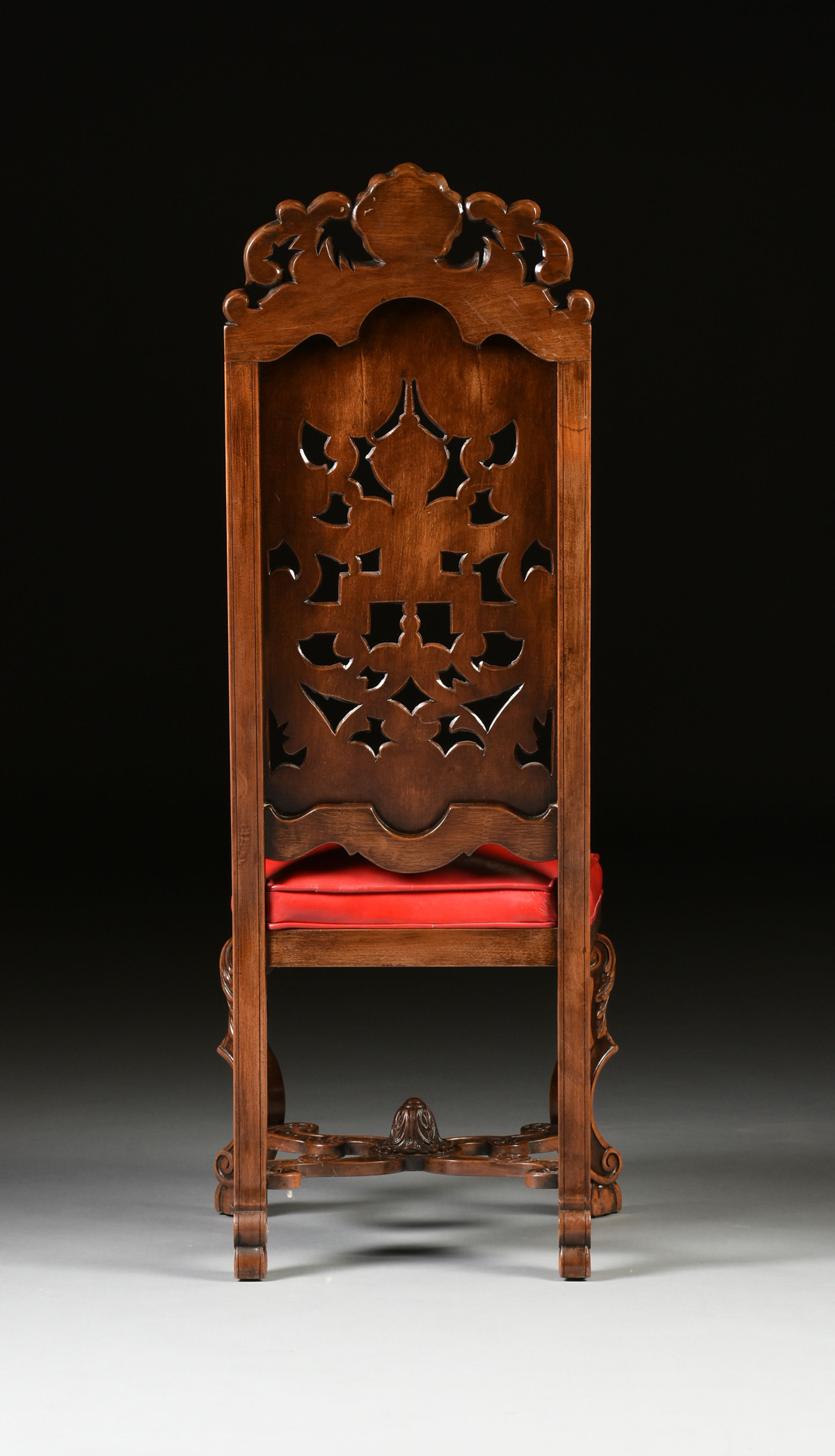 A CHARLES II STYLE CARVED WALNUT AND RED LEATHER UPHOLSTERED SIDE CHAIR, LATE 19TH/EARLY 20TH - Image 11 of 12