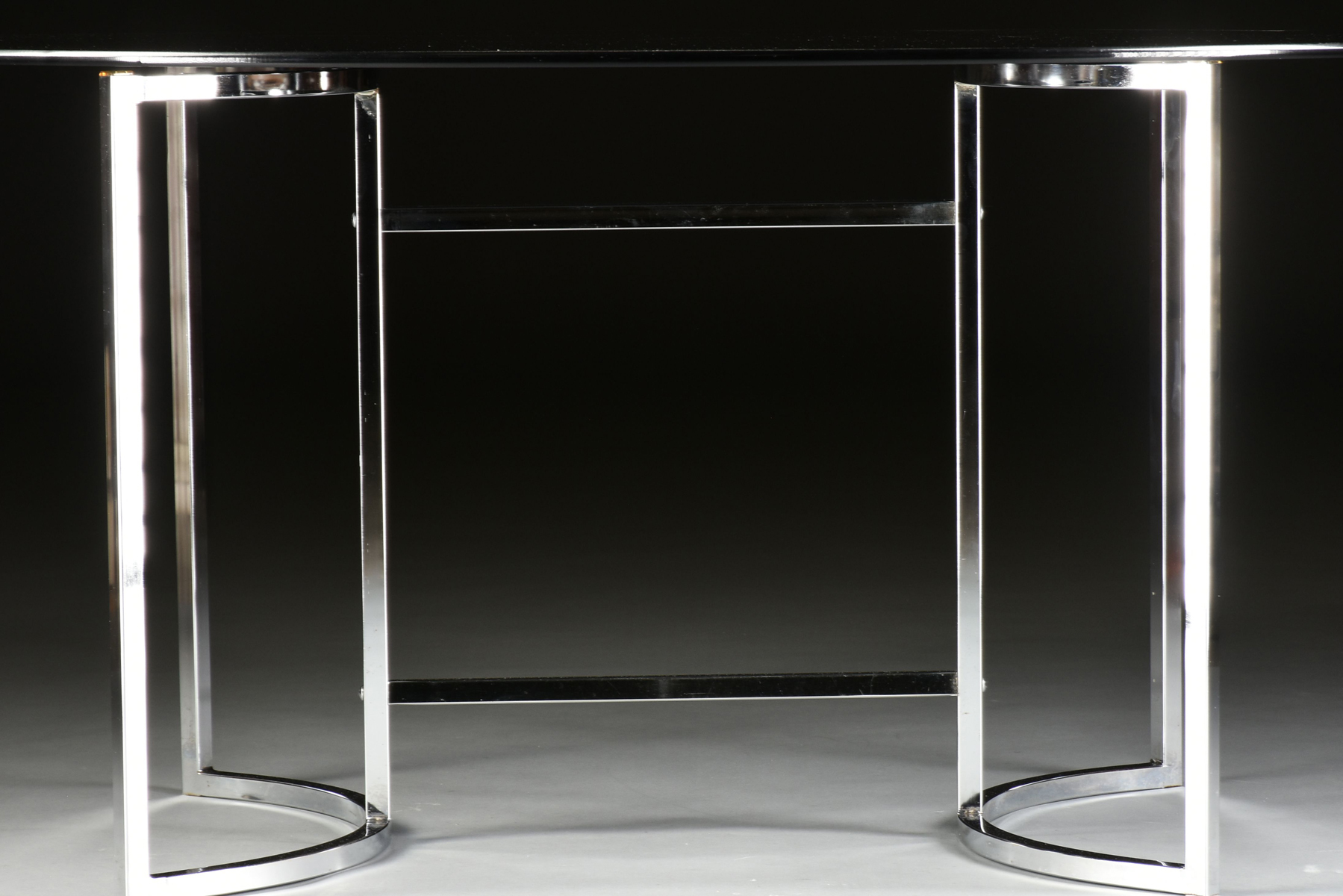 A MID CENTURY MODERN SMOKEY GLASS TOP CHROMED STEEL TABLE, AFTER MILO BAUGHMAN, MID/LATE 20TH - Image 4 of 6