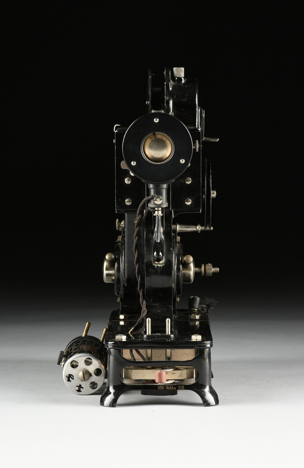 A FRENCH CINEMA PATHÉ BABY 9.5MM AMATURE MOVIE PROJECTOR WITH MOTOR, 1922-1935, enameled metal with - Image 8 of 13