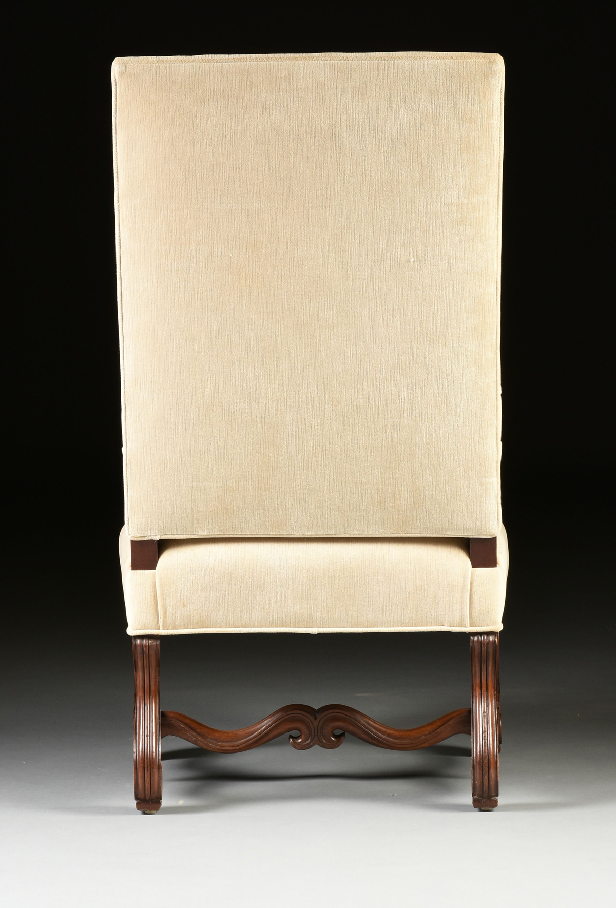 A LOUIS XIV STYLE VELVET UPHOLSTERED AND CARVED WALNUT ARMCHAIR, LATE 19TH/EARLY 20TH CENTURY, the - Image 10 of 10