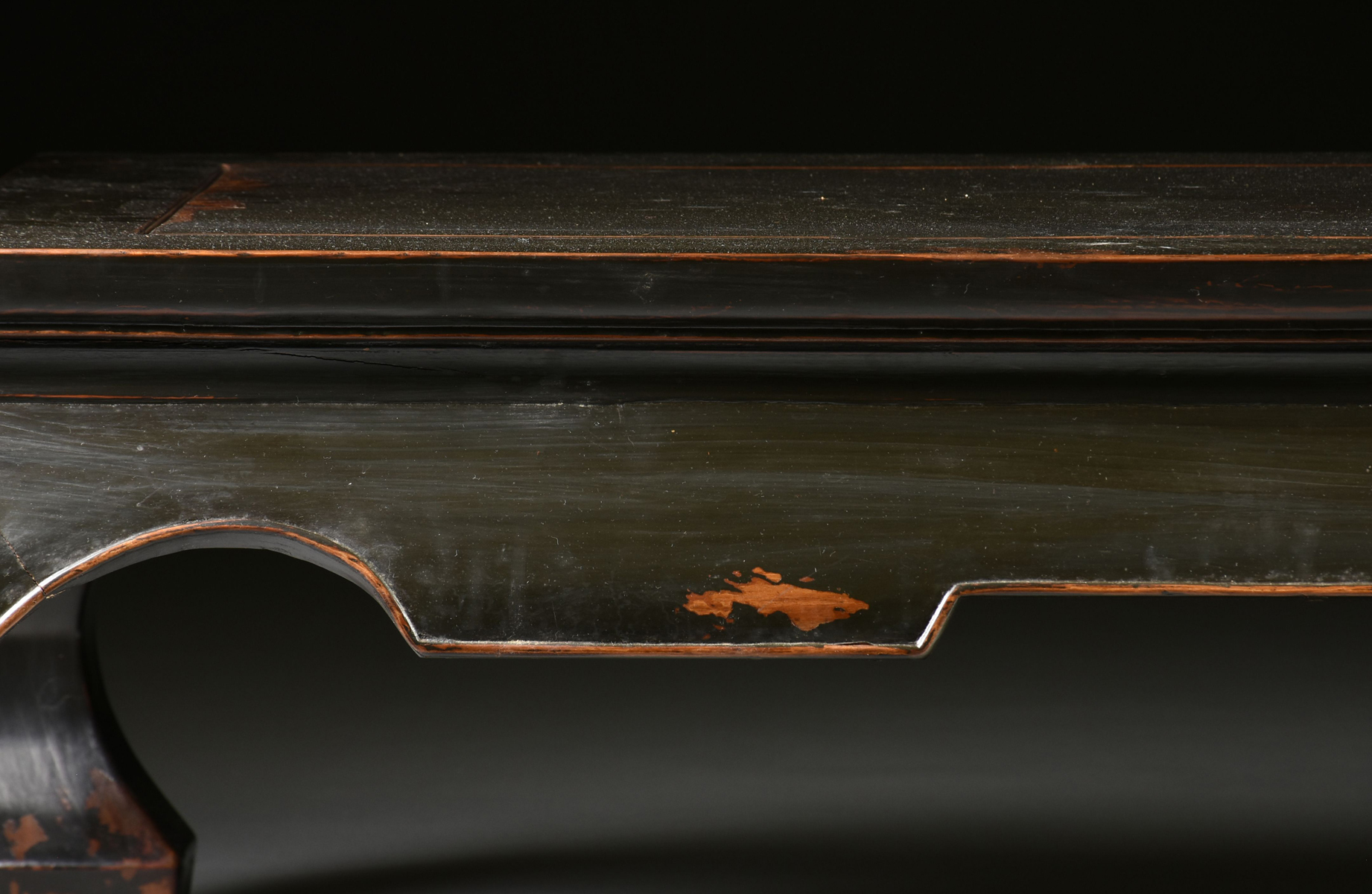 A CHINESE CHARCOAL BLACK LACQUERED WOOD COFFEE TABLE, MODERN, with a rectangular floating panel - Image 5 of 7