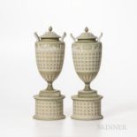 Pair of Wedgwood Tricolor Diceware Jasper Dip Presentation Vases and Covers, England, 1885, each gre