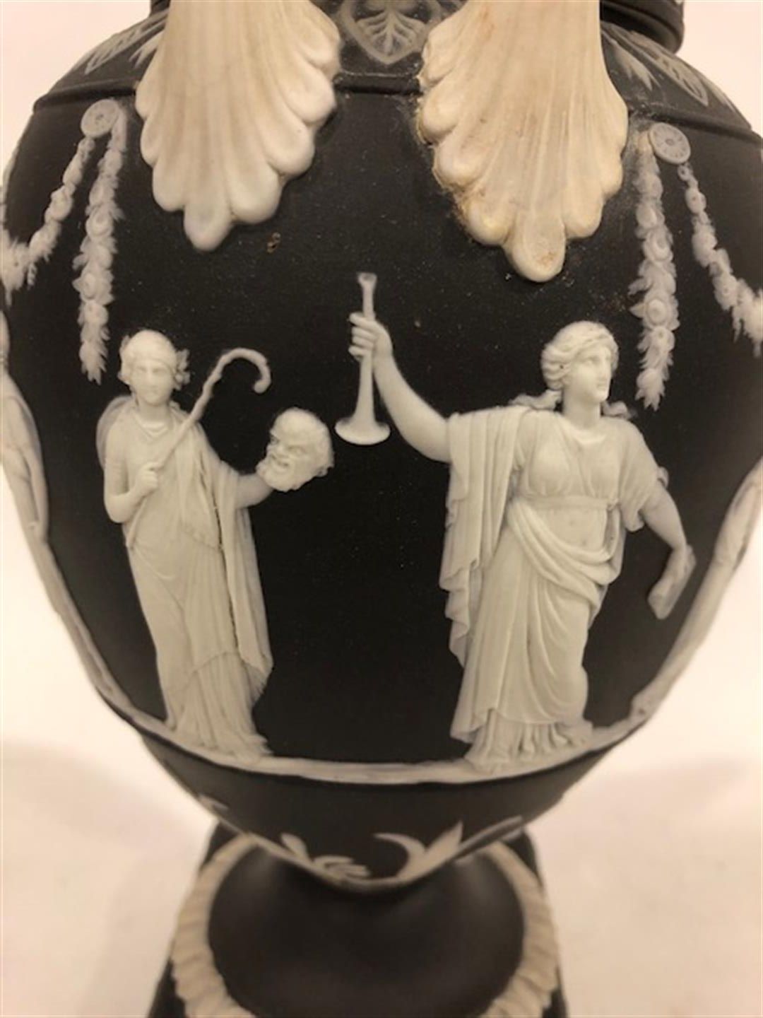 Wedgwood Black Jasper Dip Vase and Cover, England, late 19th/early 20th century, urn finial and uptu - Image 10 of 10