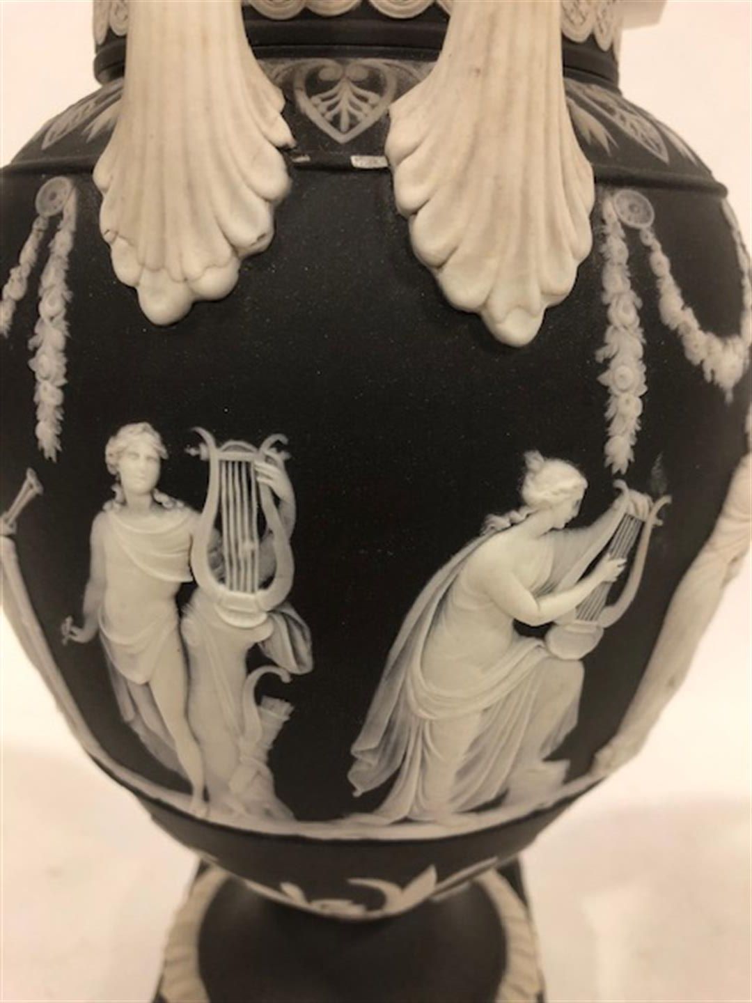 Wedgwood Black Jasper Dip Vase and Cover, England, late 19th/early 20th century, urn finial and uptu - Image 3 of 10