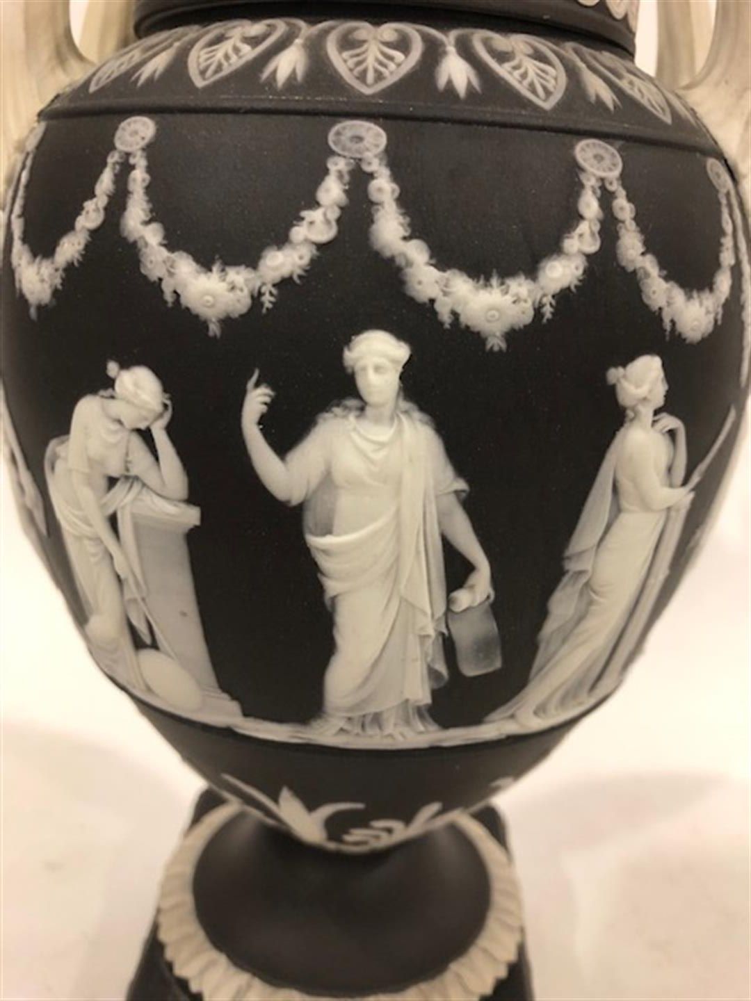 Wedgwood Black Jasper Dip Vase and Cover, England, late 19th/early 20th century, urn finial and uptu - Image 2 of 10