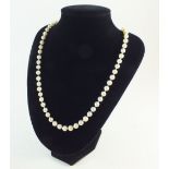 A string of pearls with 9 carat gold clasp