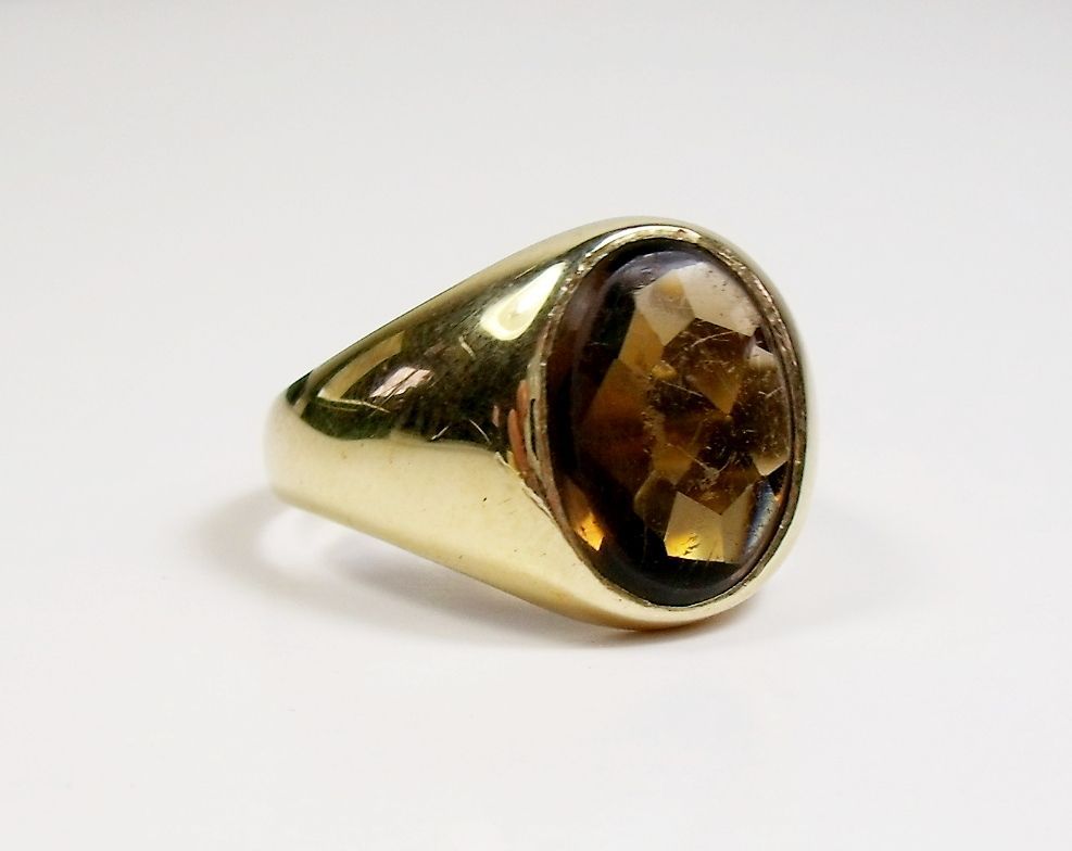 A 14 carat gold gents ring set smokey quartz,, 6g - size P