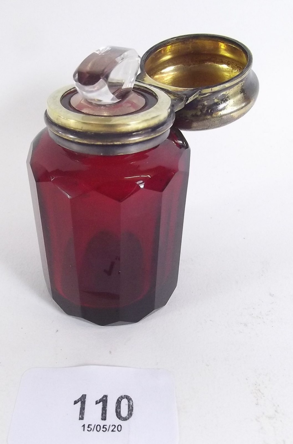 A 19th century ruby cut glass scent bottle with gilt metal lid - 7.2cm - Image 2 of 2