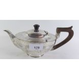A silver teapot, Sheffield 1909 - 514g