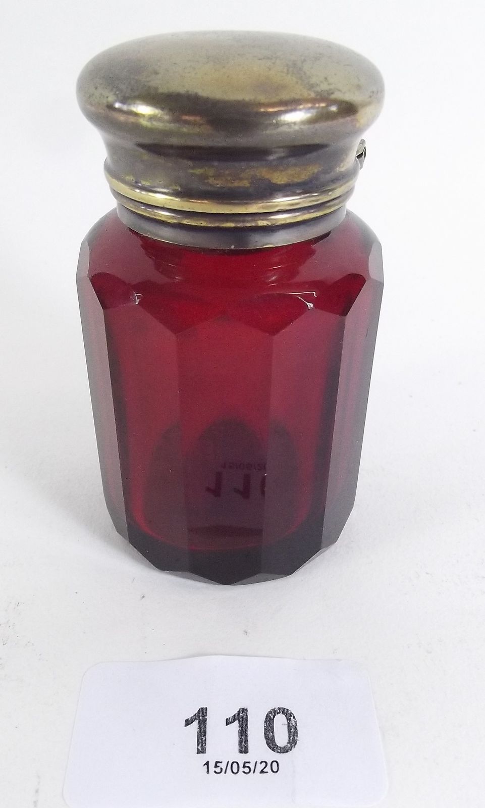 A 19th century ruby cut glass scent bottle with gilt metal lid - 7.2cm