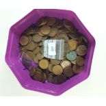 A quantity of approx 2.5 kilos of copper/bronze coinage including farthings, halfpennies and pennies