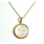 A 9ct gold mother of pearl pendant