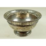 A silver circular sugar bowl with pierced decoration, London 1905, 210g