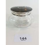 A glass toiletry jar with silver and tortoiseshell lid, London 1901, lid 6.5cm diameter
