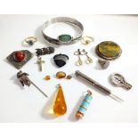 A box of costume jewellery including silver teddy stick pin, white metal and niello slave bangle