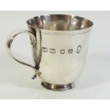 A silver child's mug, London 1952 by D & J Wellby, 98g