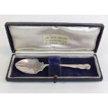 A cased silver jam spoon, Birmingham 1923, WD