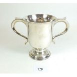 A George III silver loving cup, London 1761, by Fuller White, 314g