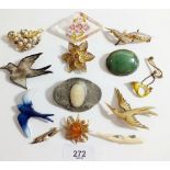 A selection of vintage brooches