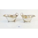 A pair of silver sauce boats - London 1907 - 166g