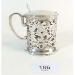 A silver mustard pot with hinged lid and pierced floral decoration lacking liner, London 1900 by