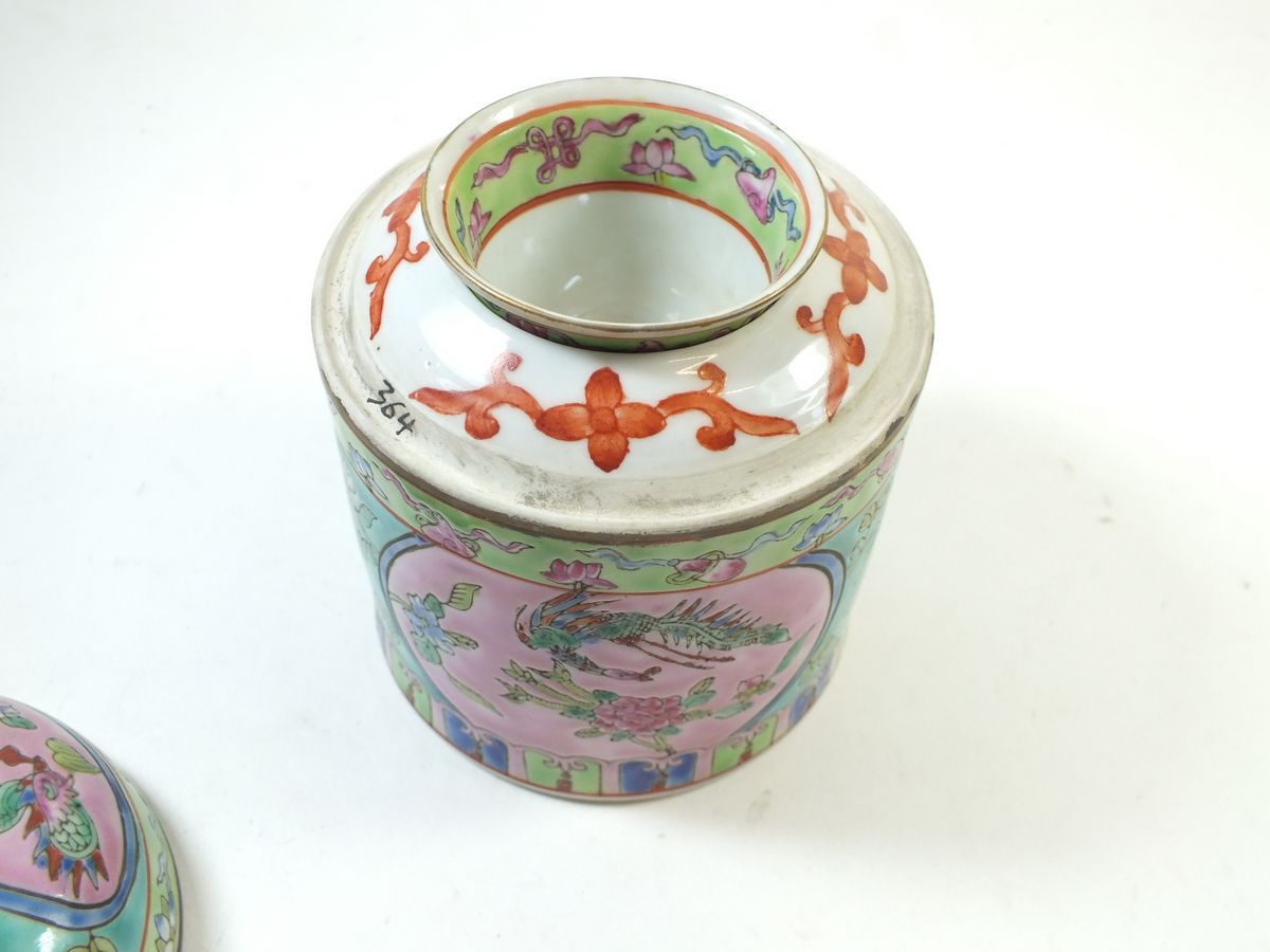 A Chinese group of three items of Canton teaware - Image 6 of 17