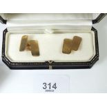 A pair of 9 carat gold cufflinks - 4g