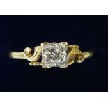 An 18 ct gold ring illusion set diamond - Size R