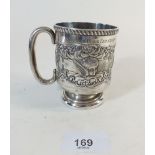 A silver christening mug embossed with angel heads 89g Chester 1904, a/f