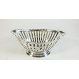 A silver pierced bon bon basket 96gm, Sheffield 1913