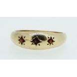 A 9 carat gold ring set three garnets, 2.8g, size M