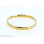 A 22 carat gold ring, 1.7g