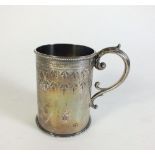 A Victorian silver mug, London 1883, 113g