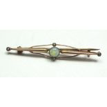 An Edwardian 9ct gold bar brooch set opal, Total weight 1.7g