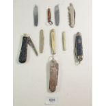 A selection of various pocket knives.