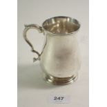 A Georgian silver mug, London 1763, 10.2cm tall, 184g
