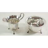 A silver sugar bowl and cream jug, Birmingham 1915, 85g