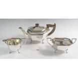 A silver tea service of elongated octagonal form Sheffield 1940, 952g, by Viners