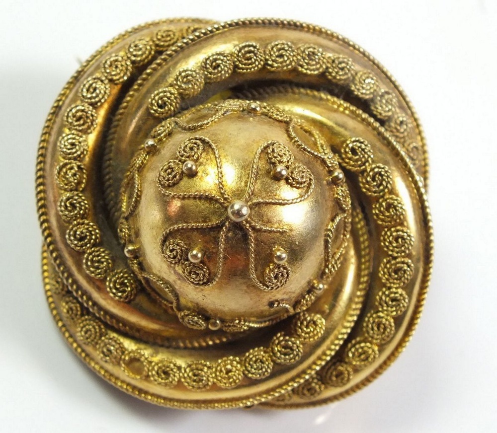 A Victorian 18 ct gold brooch of circular form with applied wire decoration and locket back (vacant)