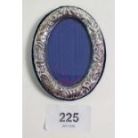 A small silver oval photograph frame - 8cm tall.