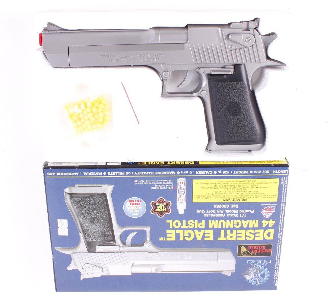 6mm/BB Desert Eagle .44 Magnum Air Soft pistol, boxed as new [Purchasers Please Note: This Lot